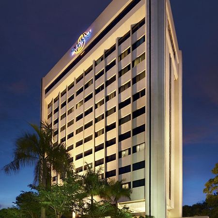 Singgasana Hotel Makassar Exterior photo