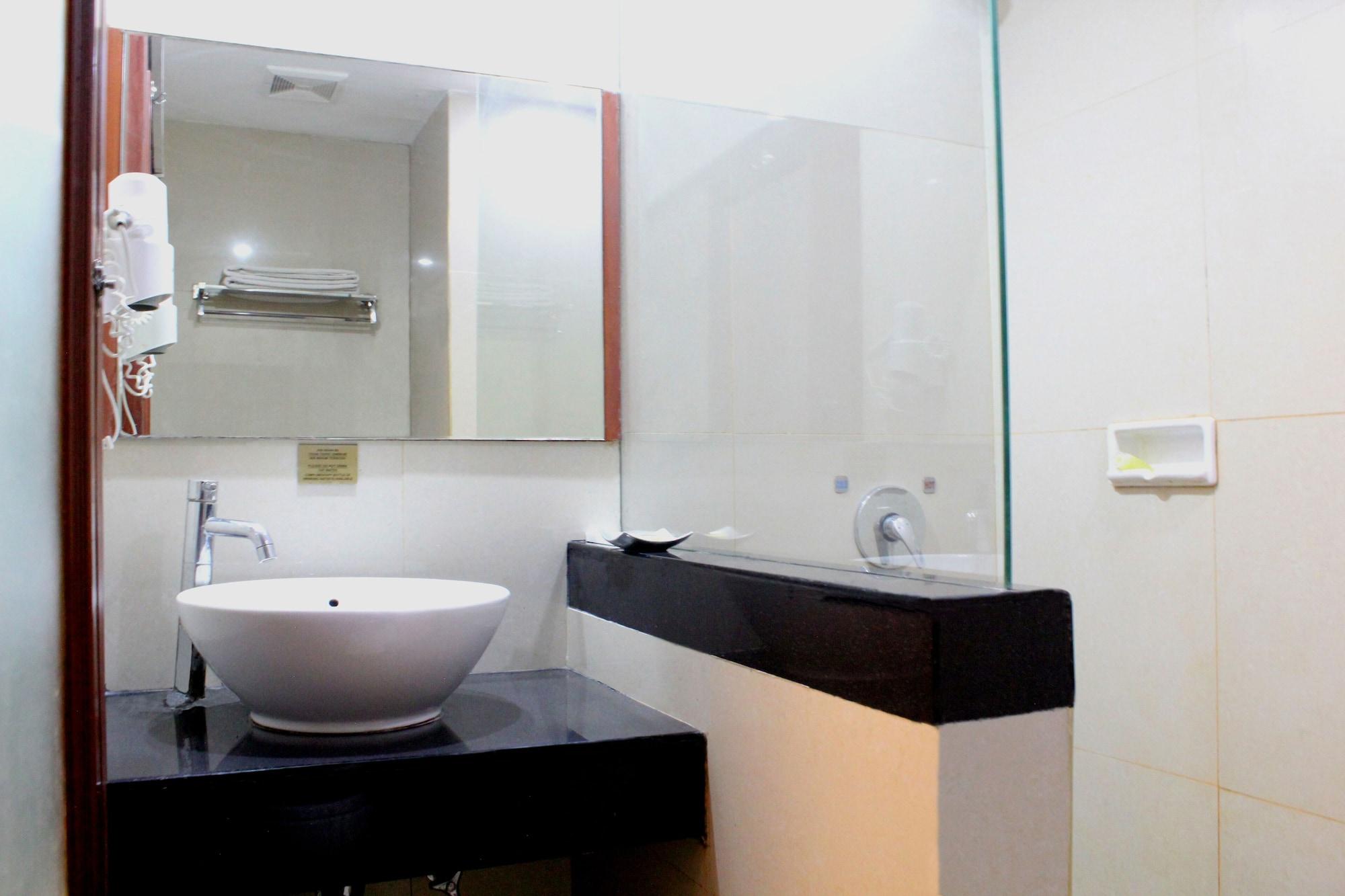 Singgasana Hotel Makassar Exterior photo