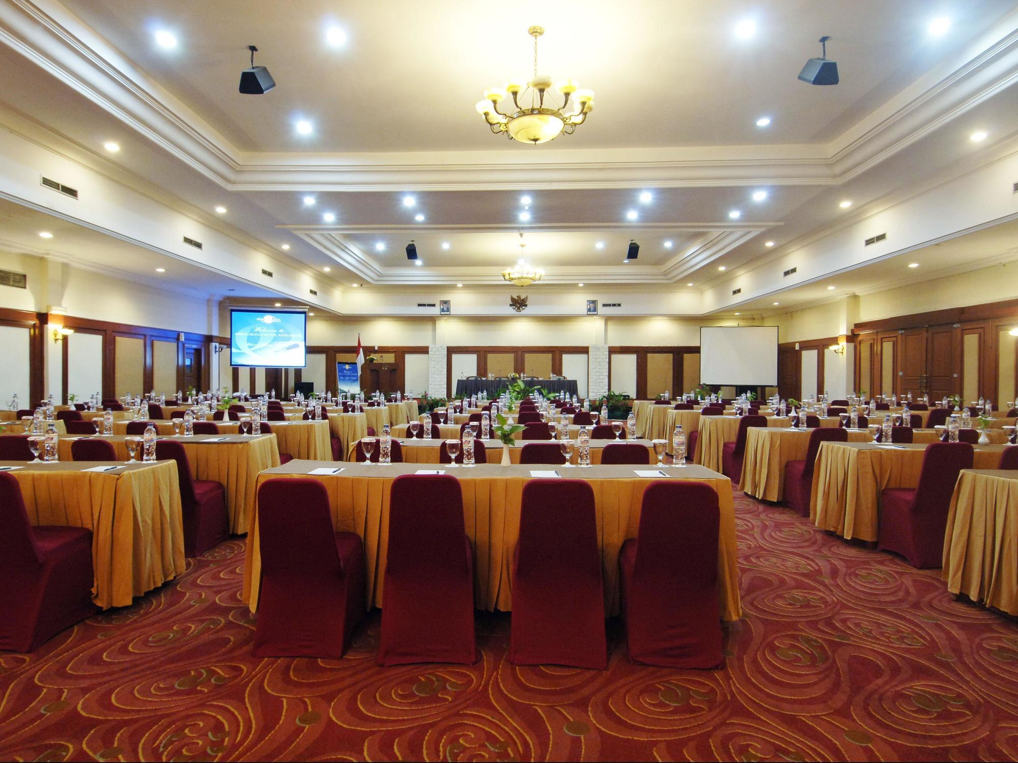 Singgasana Hotel Makassar Exterior photo