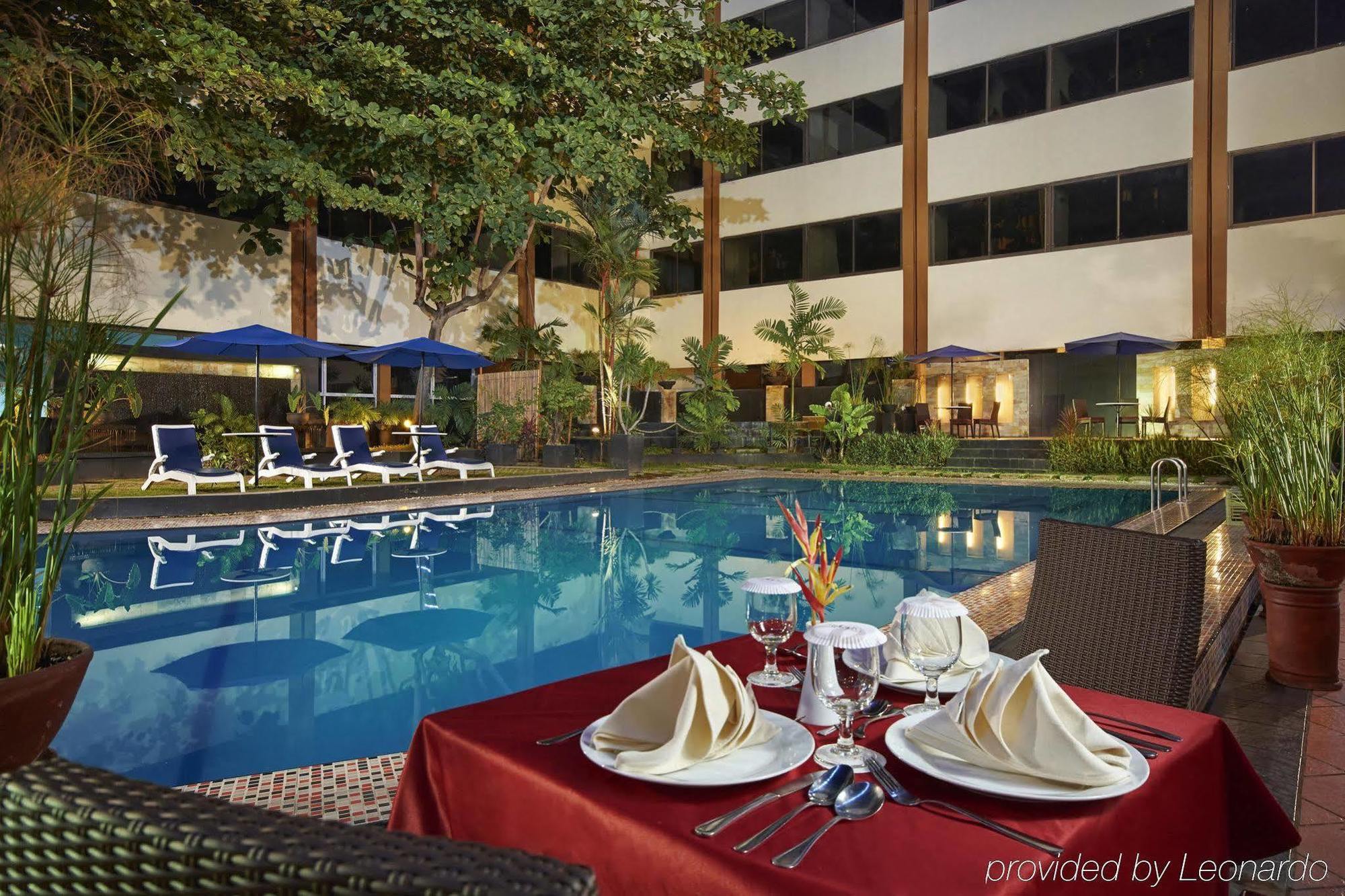 Singgasana Hotel Makassar Exterior photo